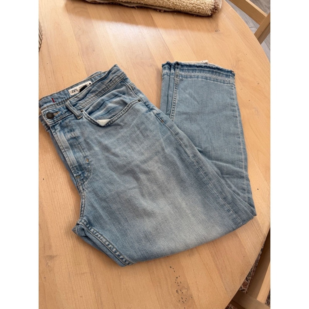 Zara Mens Light Wash Straight Leg Jeans Raw Frayed Hem Blue Size 32